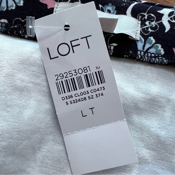 ⭐️ NWT Loft Navy Pull On Floral Print Pencil Skirt Size LT - Picture 4 of 9